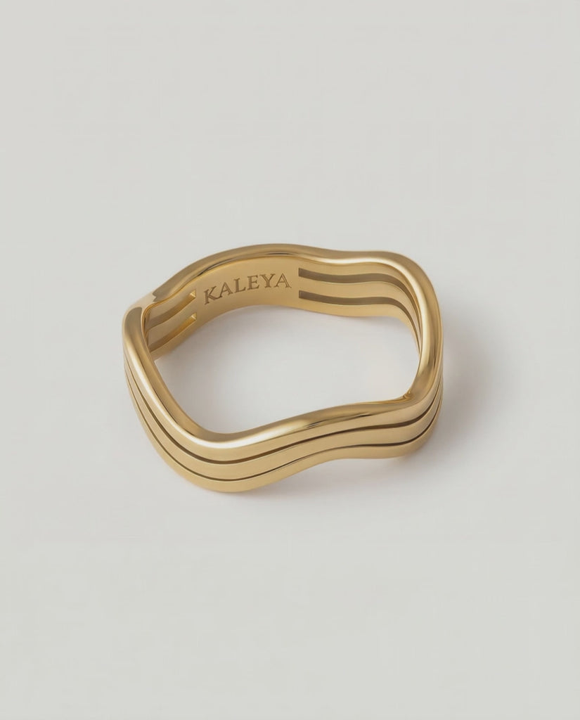 rotating video of a wavy gold ring