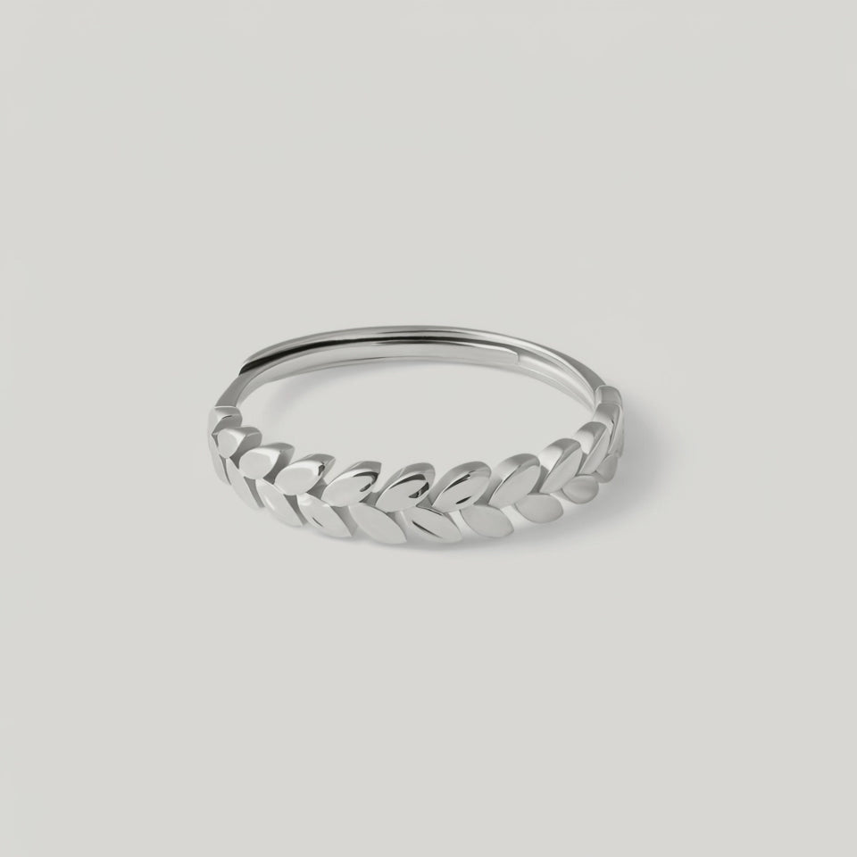 video showing a sterling silver laurel leaf band ring with a polished finish, featuring a series of leaves encircling the finger.