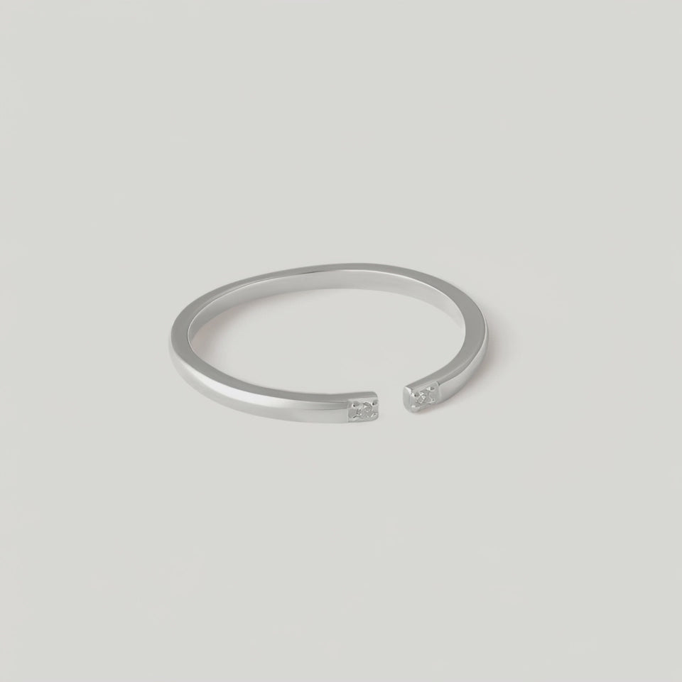video showing leya ring by kaleya studio